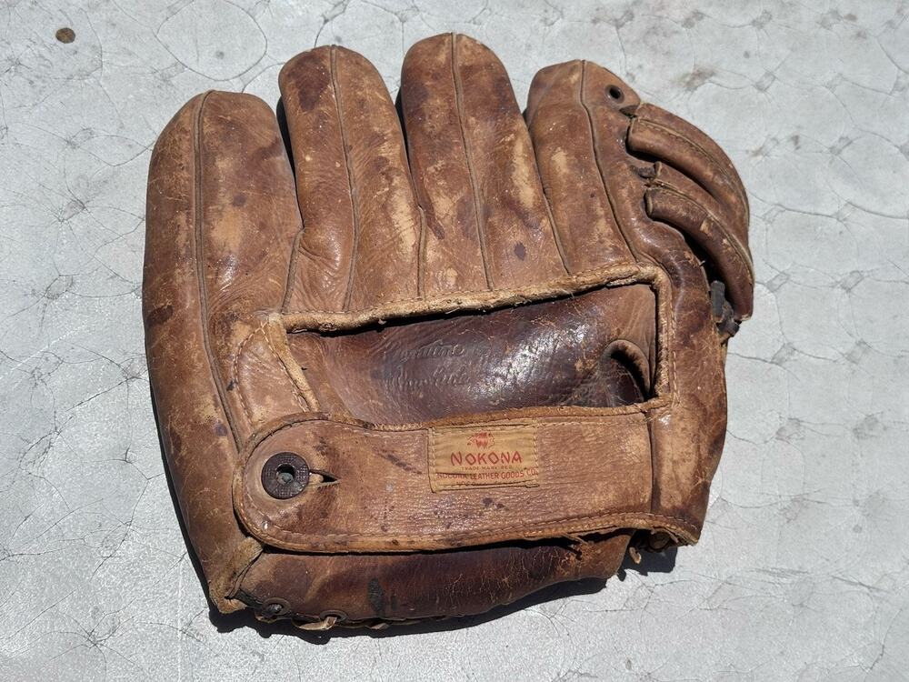 1940's NOKONA Baseball Mitt Split Finger Glove RHT Model Soft Supple Puffy Vtg